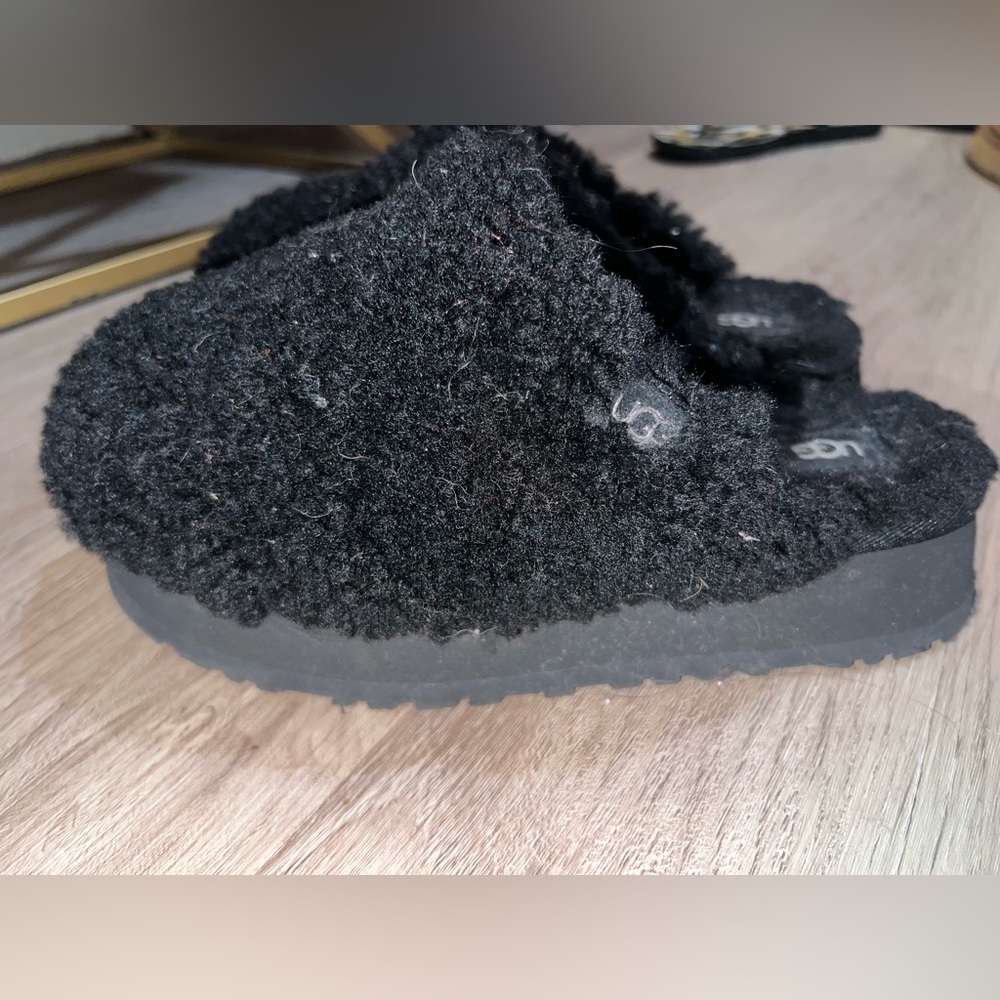 Platform shaggy uggs